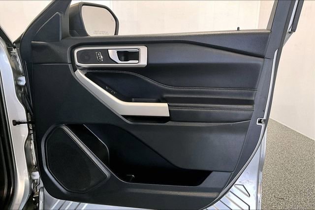 Used 2022 Ford Explorer XLT AWD/4WD image 34