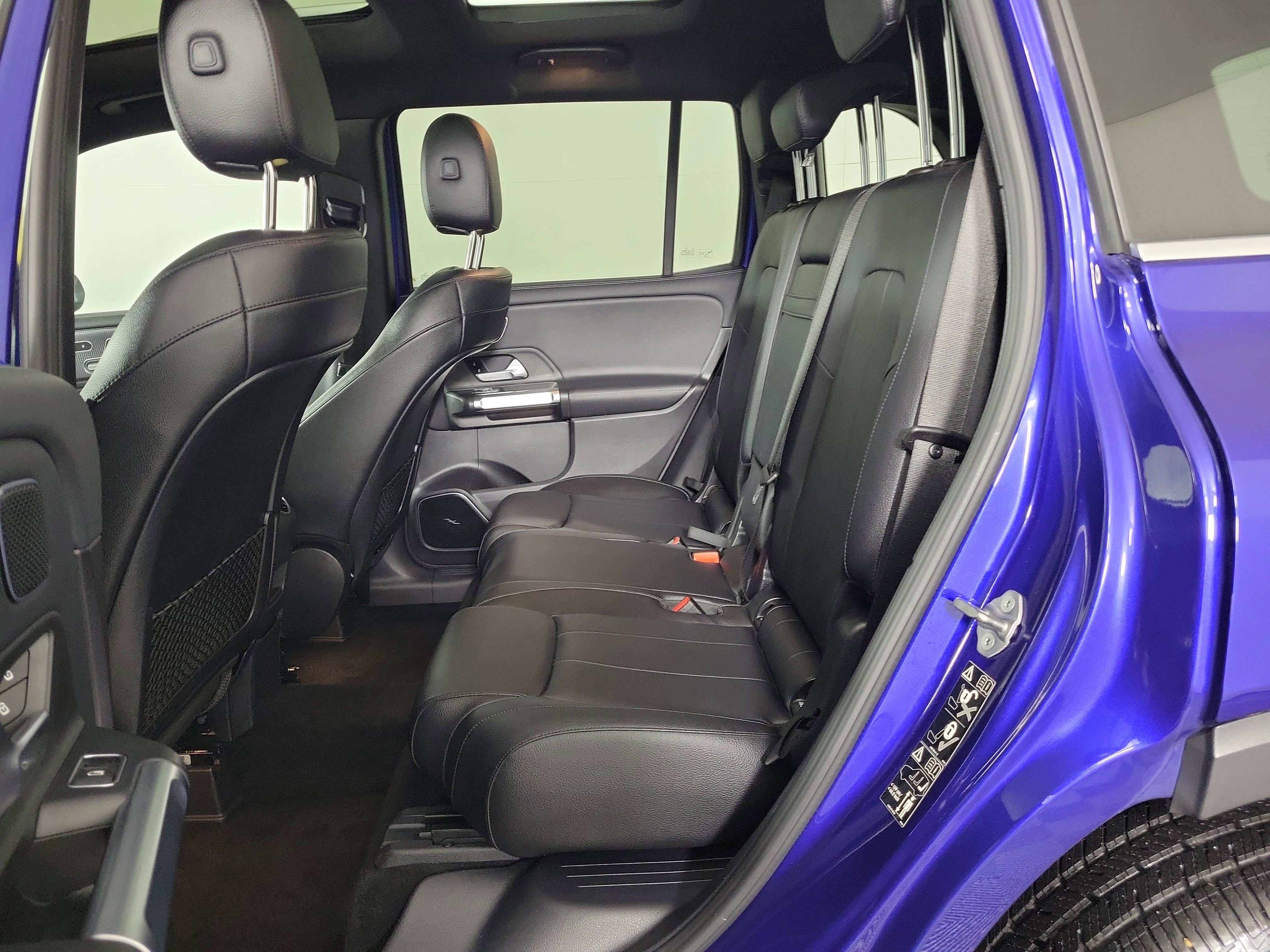 Used 2021 Mercedes-Benz GLB 250 4MATIC w/ Premium Package image 10