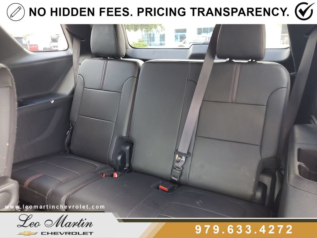 Used 2023 Chevrolet Traverse RS FWD image 11
