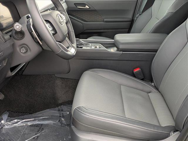 Used 2026 Lexus GX 550 w/ Accessory Package (2T) AWD/4WD image 17