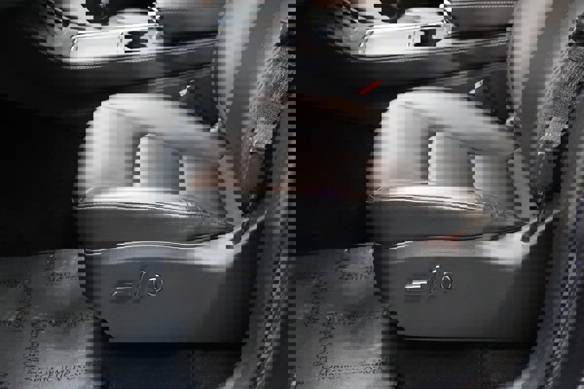 Used 2023 Tesla Model Y Long Range image 40