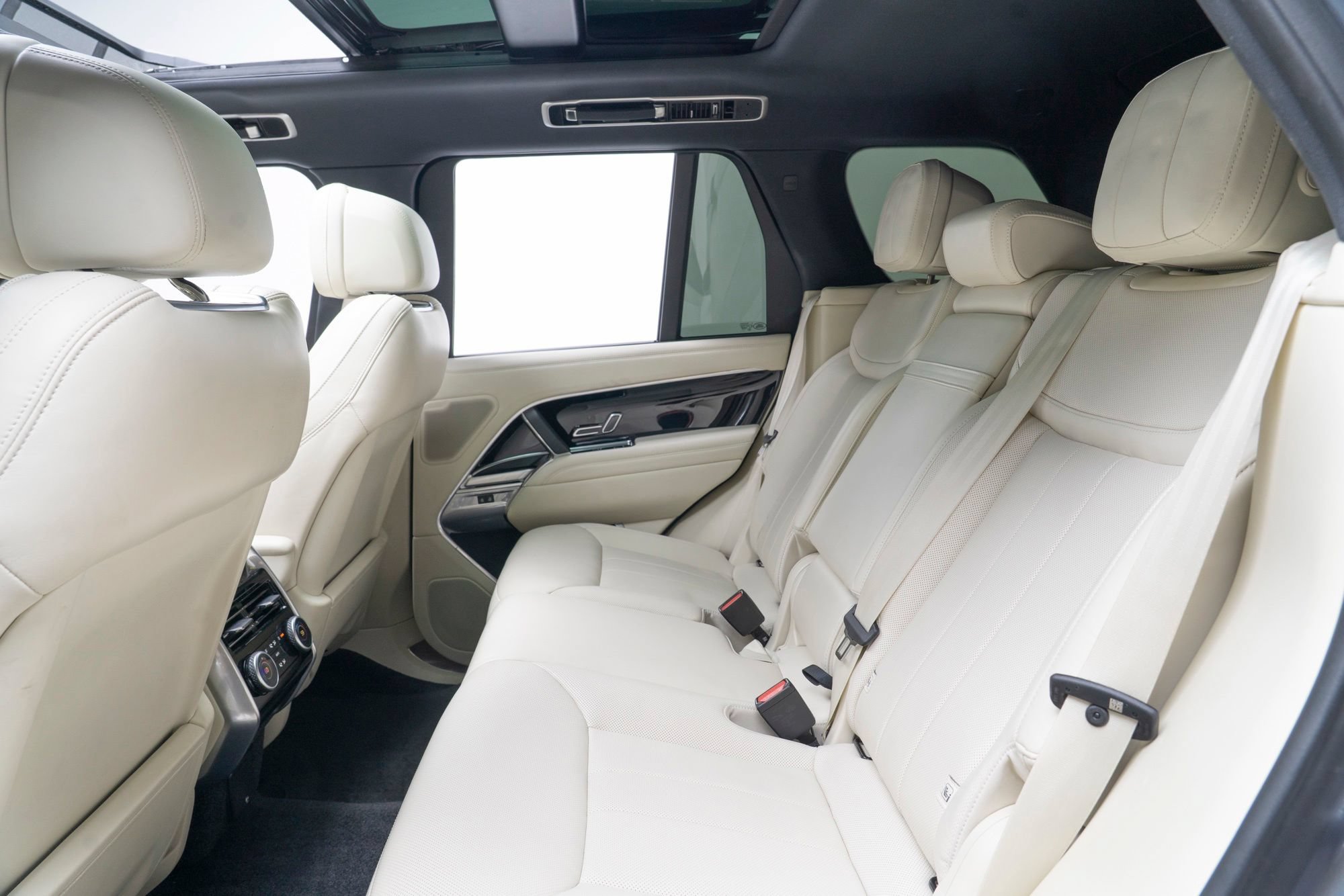 Used 2025 Land Rover Range Rover SE AWD/4WD image 49