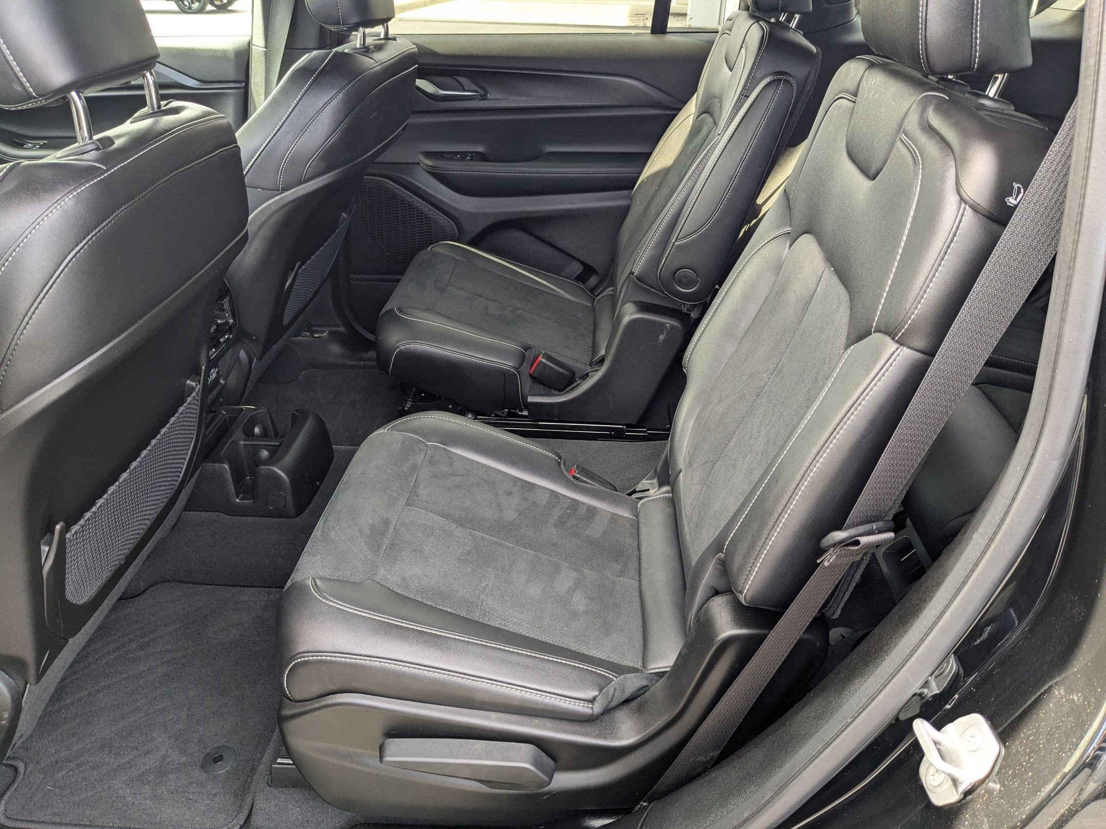 Certified 2025 Jeep Grand Cherokee L Laredo image 28