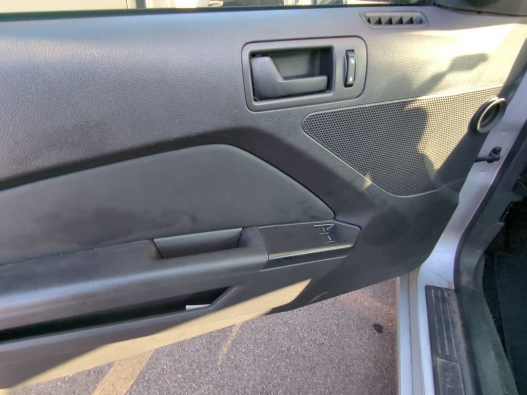 Used 2014 Ford Mustang Coupe RWD image 9