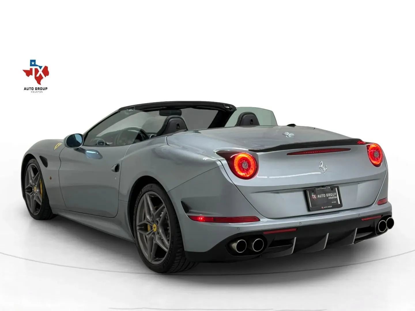 Used 2015 Ferrari California T RWD image 4