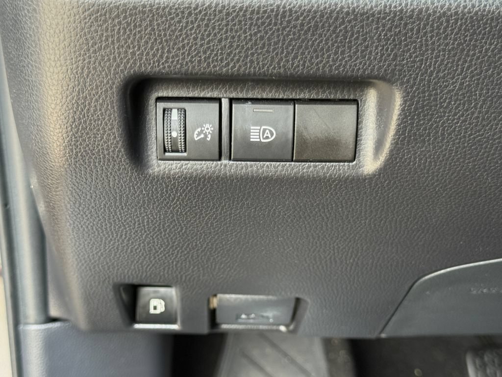 Used 2025 Toyota RAV4 XLE AWD/4WD image 20