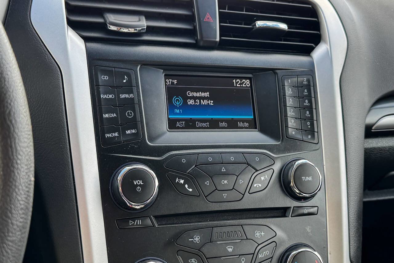 Used 2015 Ford Fusion SE image 29