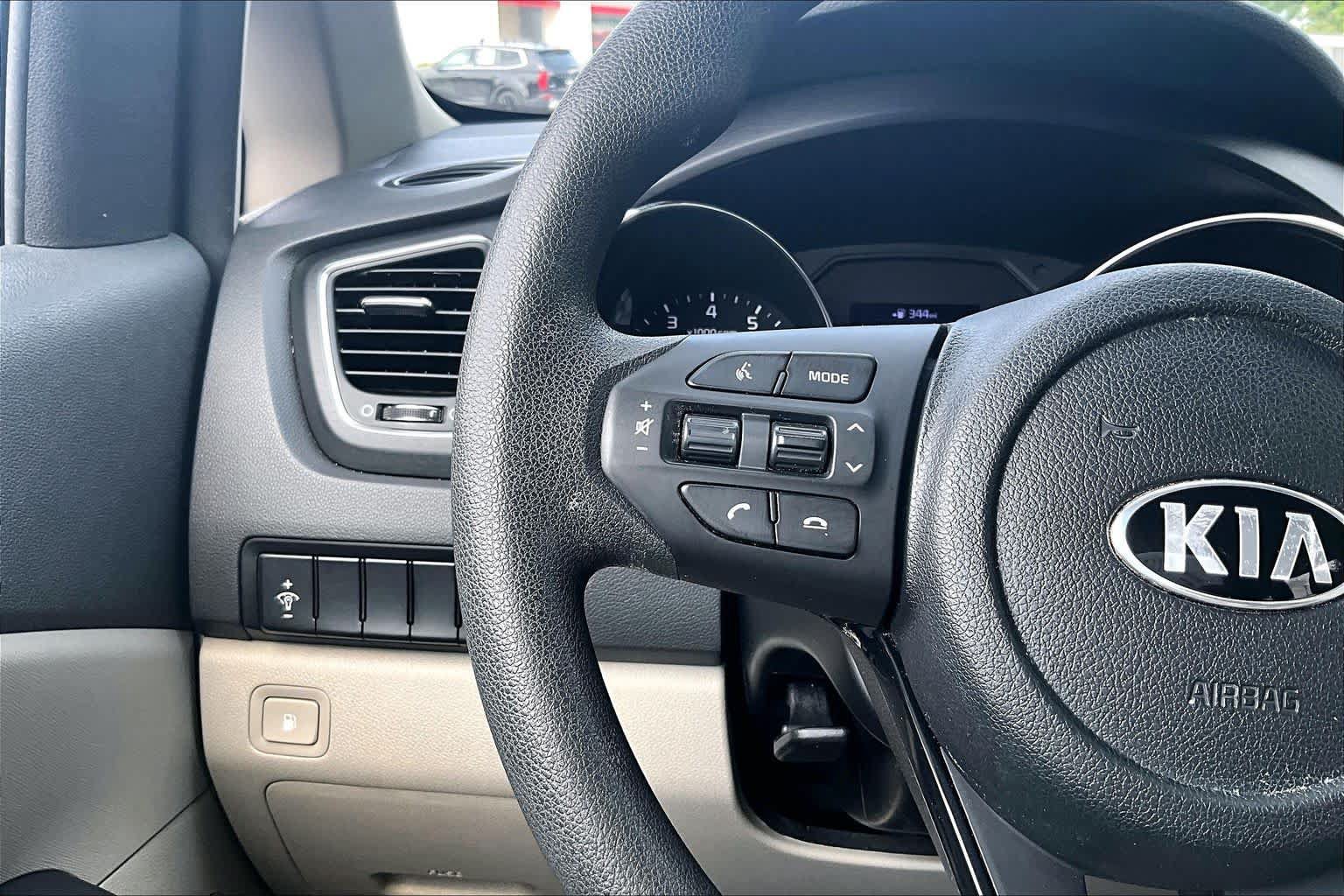 Used 2021 Kia Sedona LX FWD image 23