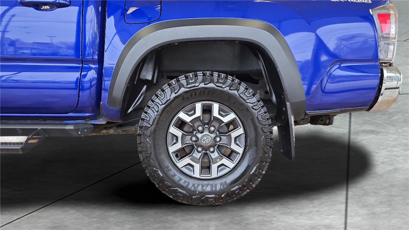 Used 2022 Toyota Tacoma TRD Off-Road AWD/4WD image 26