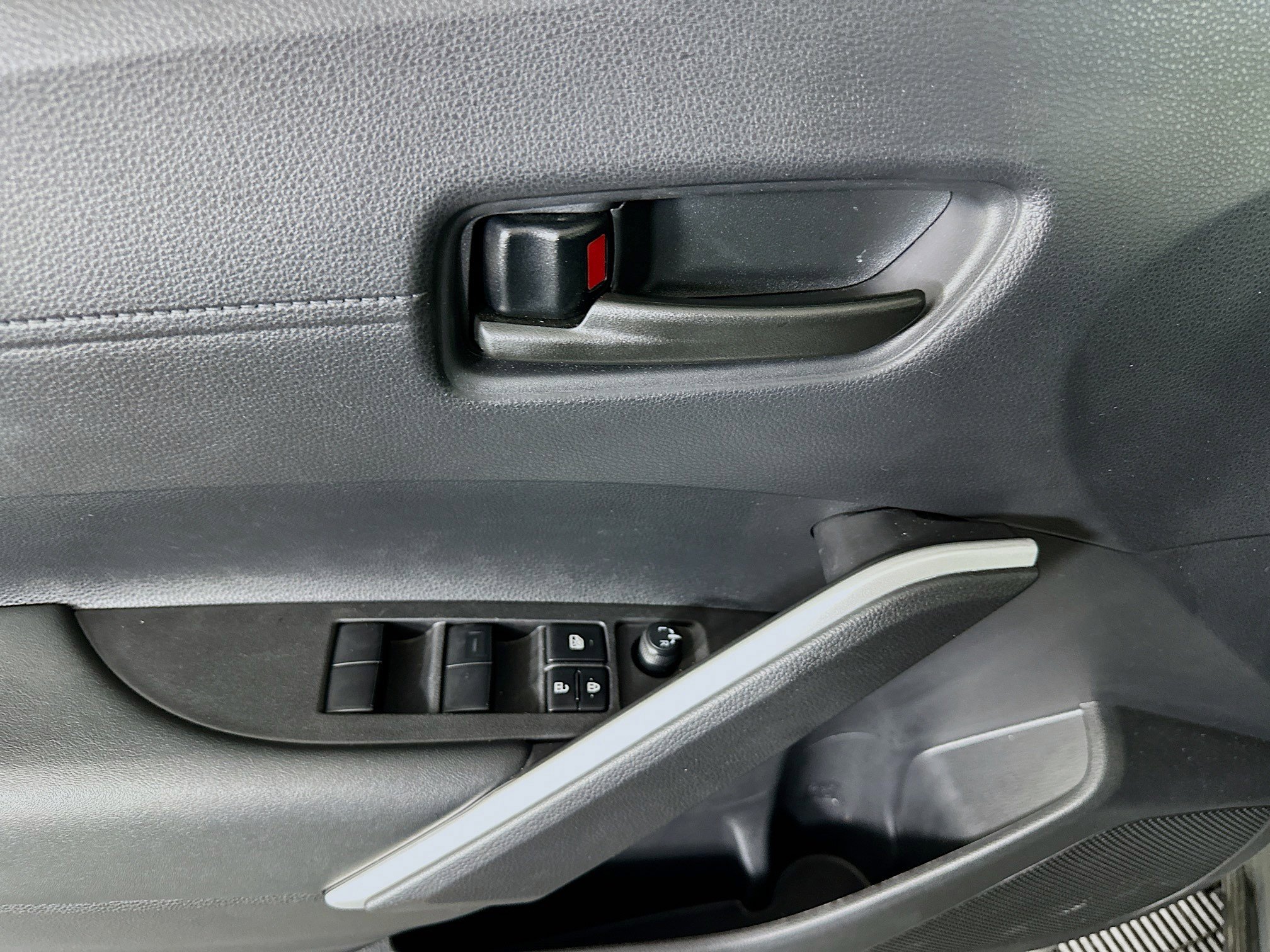 Used 2025 Toyota Corolla Cross LE image 15