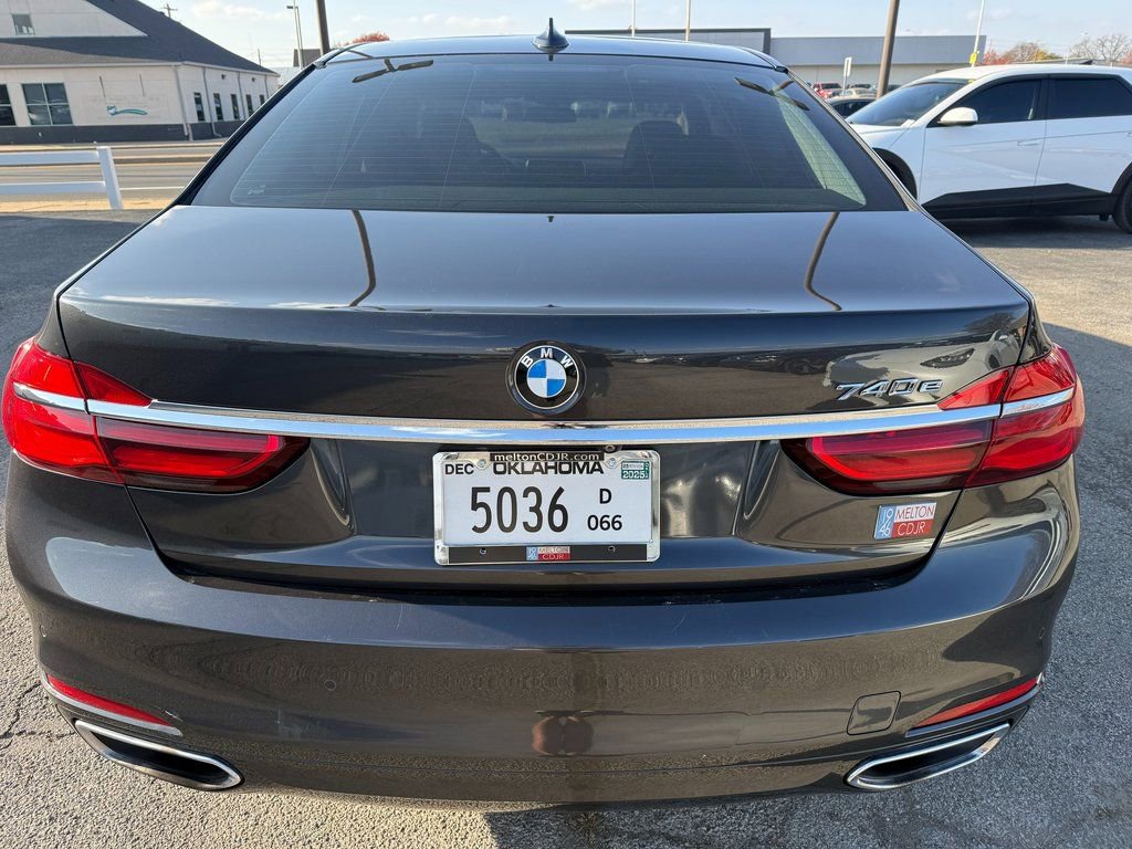 Used 2018 BMW 740e xDrive image 28