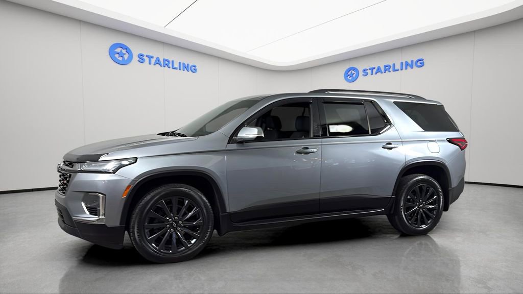 Used 2023 Chevrolet Traverse RS image 2