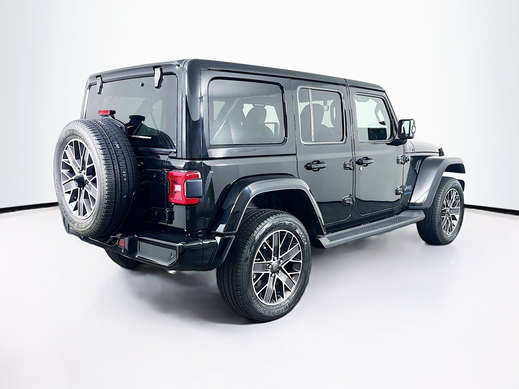 Used 2023 Jeep Wrangler Unlimited Sahara image 9
