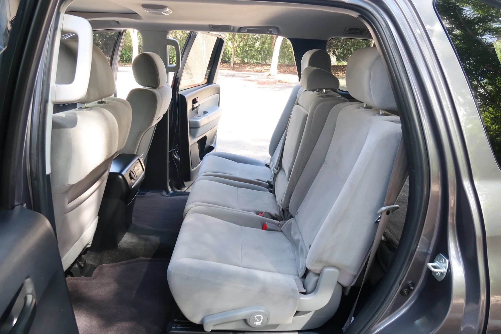 Used 2014 Toyota Sequoia SR5 AWD/4WD image 18