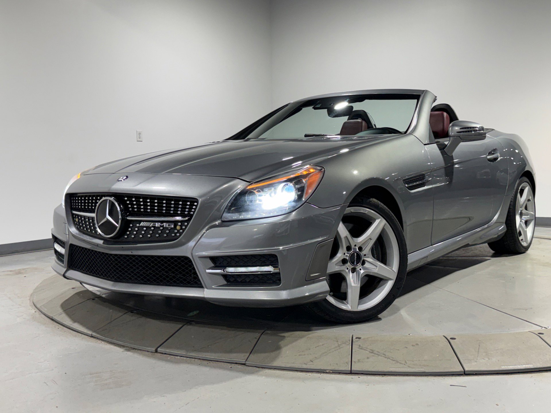 Used 2015 Mercedes-Benz SLK 350 image 1