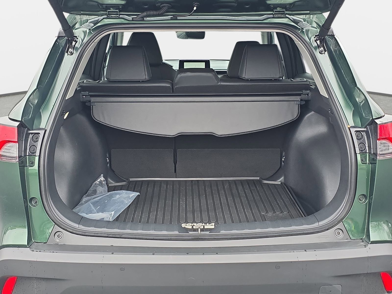 Used 2025 Toyota Corolla Cross XLE w/ Convenience Package image 12