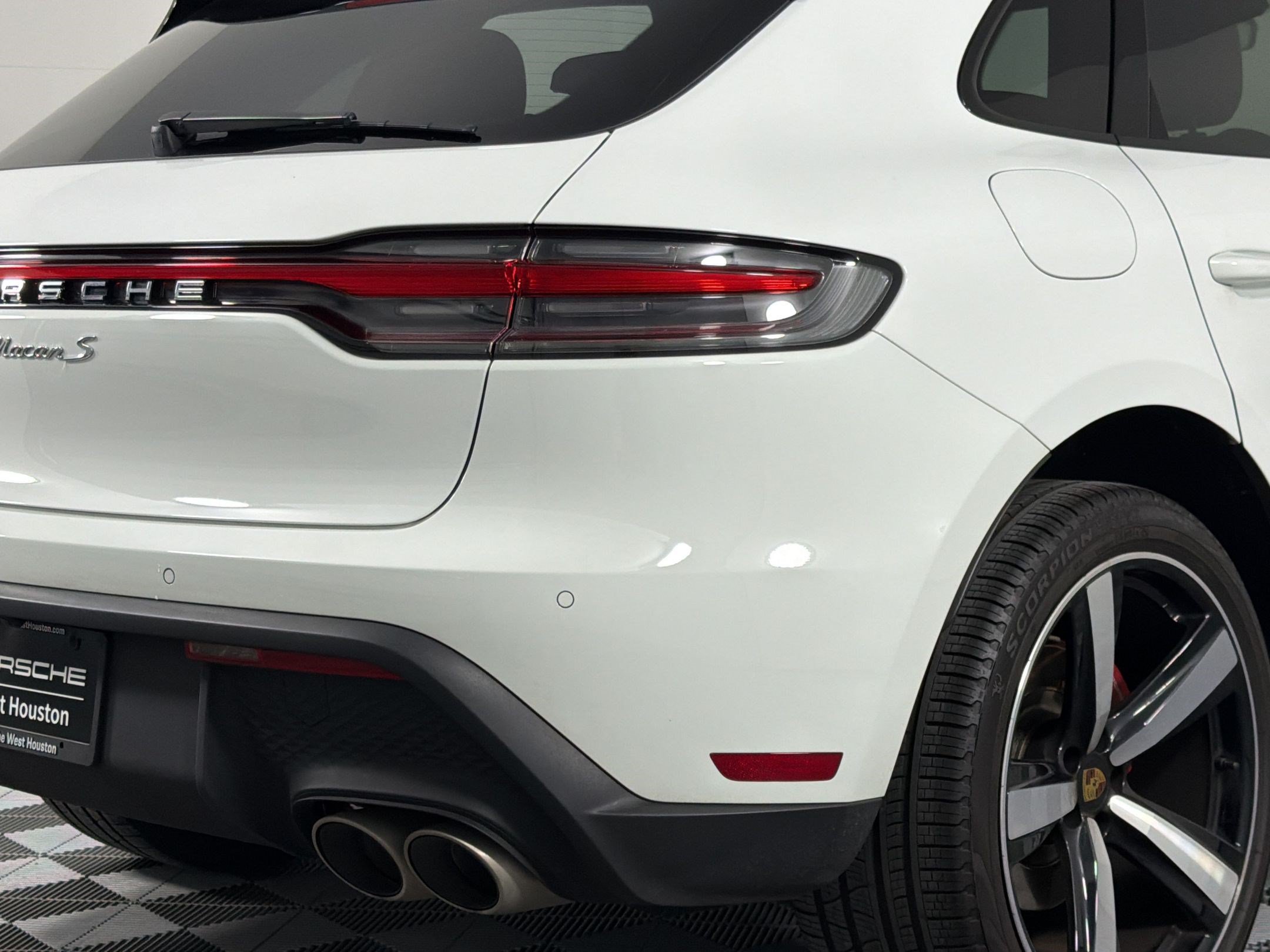 Certified 2024 Porsche Macan S AWD/4WD image 28