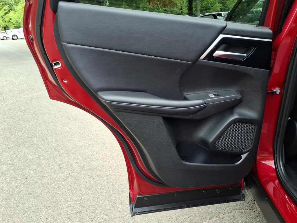 Used 2024 Mitsubishi Outlander SE Black Edition FWD image 25