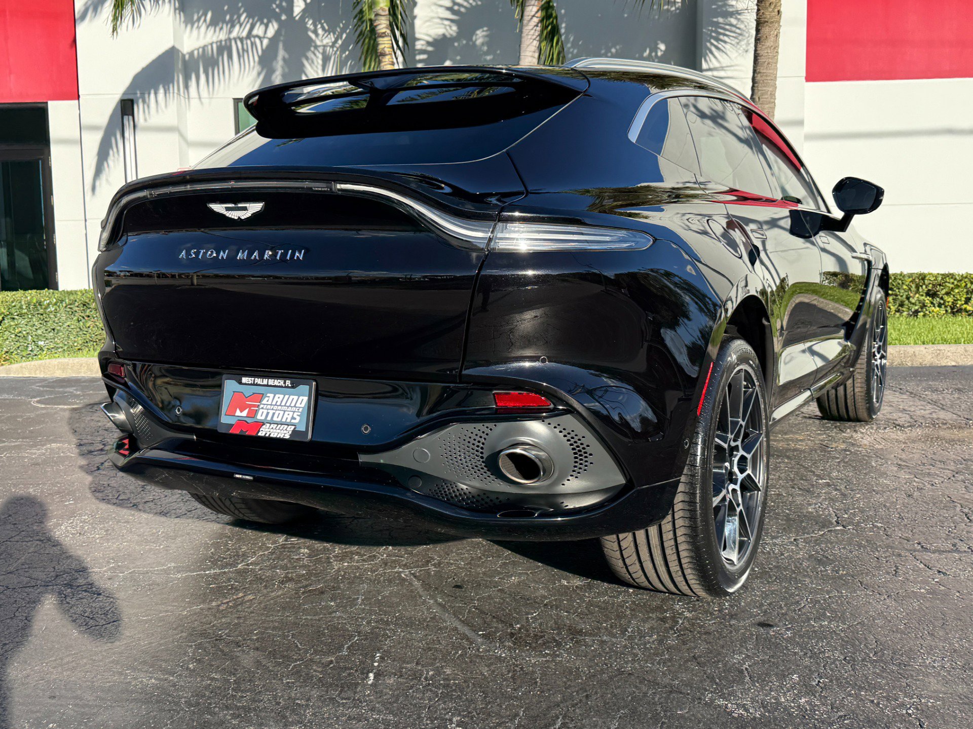 Used 2021 Aston Martin DBX image 19