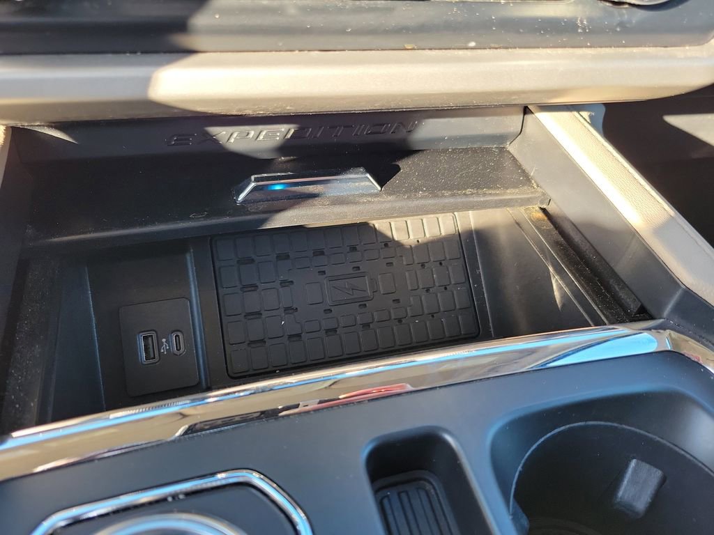 Used 2024 Ford Expedition Max XLT image 22