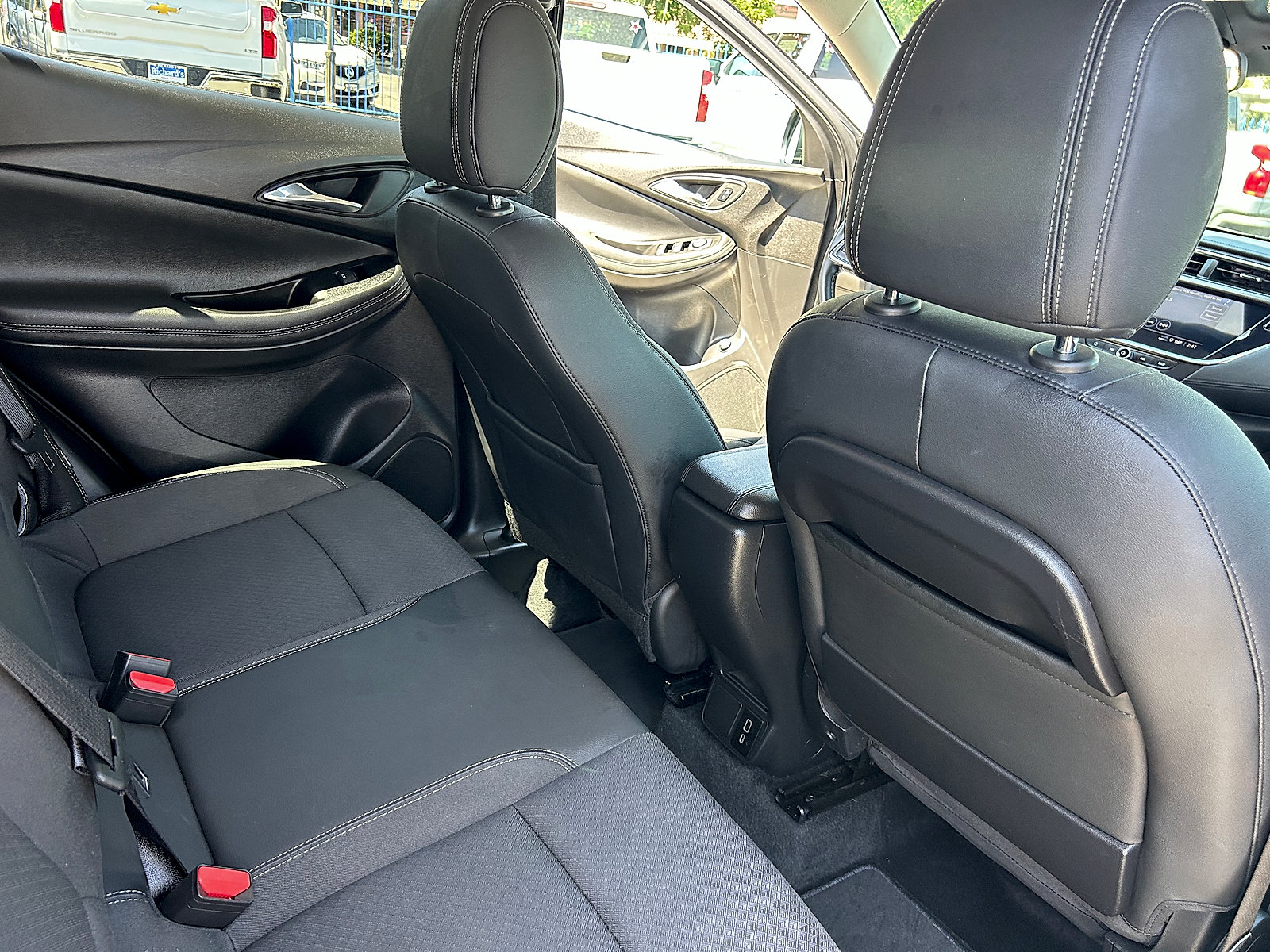 Used 2023 Buick Encore GX Select w/ Sport Touring Package FWD image 25