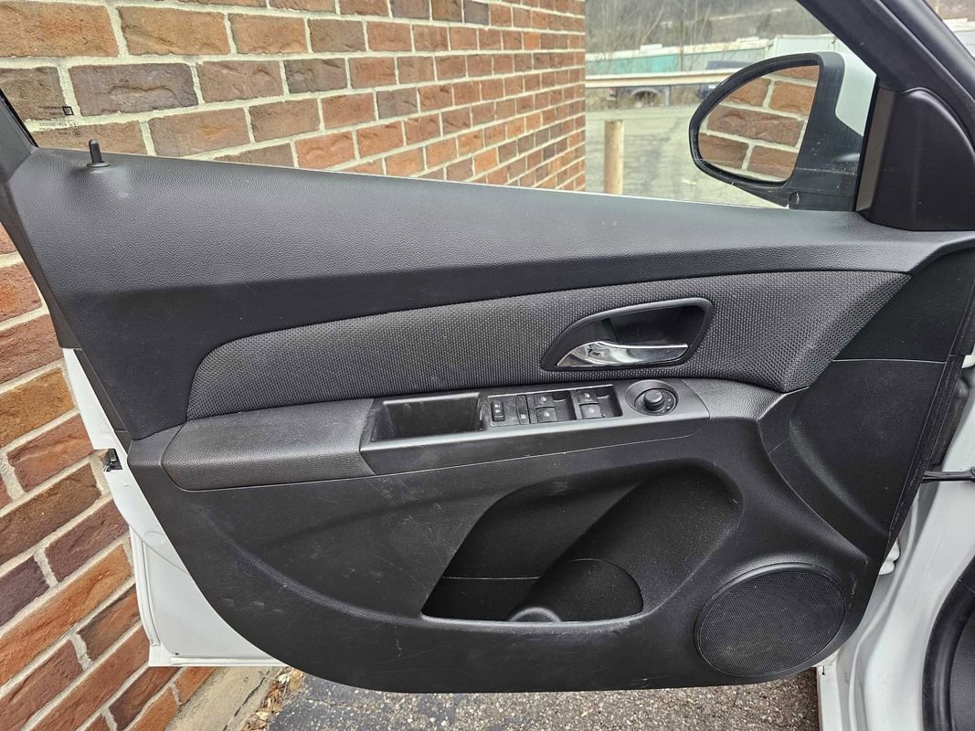 Used 2016 Chevrolet Cruze LT image 12