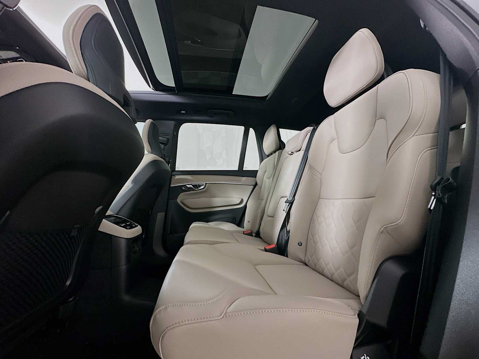 New 2026 Volvo XC90 T8 Plus w/ Protection Package AWD/4WD image 22