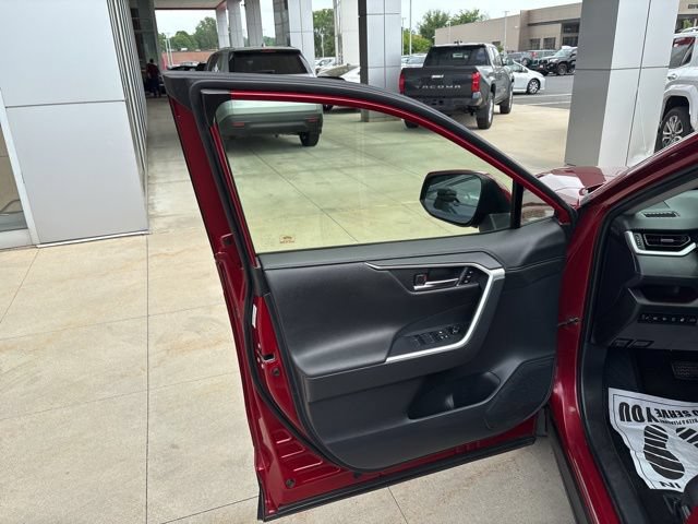 Used 2019 Toyota RAV4 Limited w/ Advanced Technology Package AWD/4WD image 26