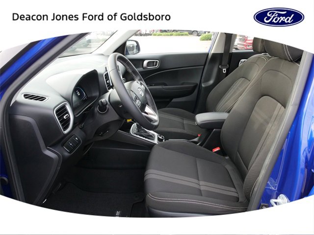 Used 2023 Hyundai Venue SEL image 16