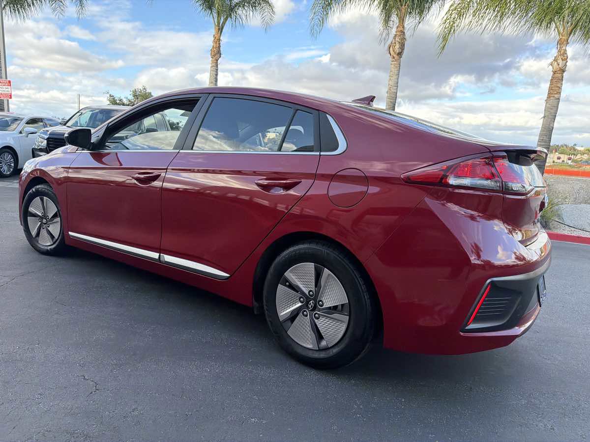 Used 2022 Hyundai Ioniq SE FWD image 15