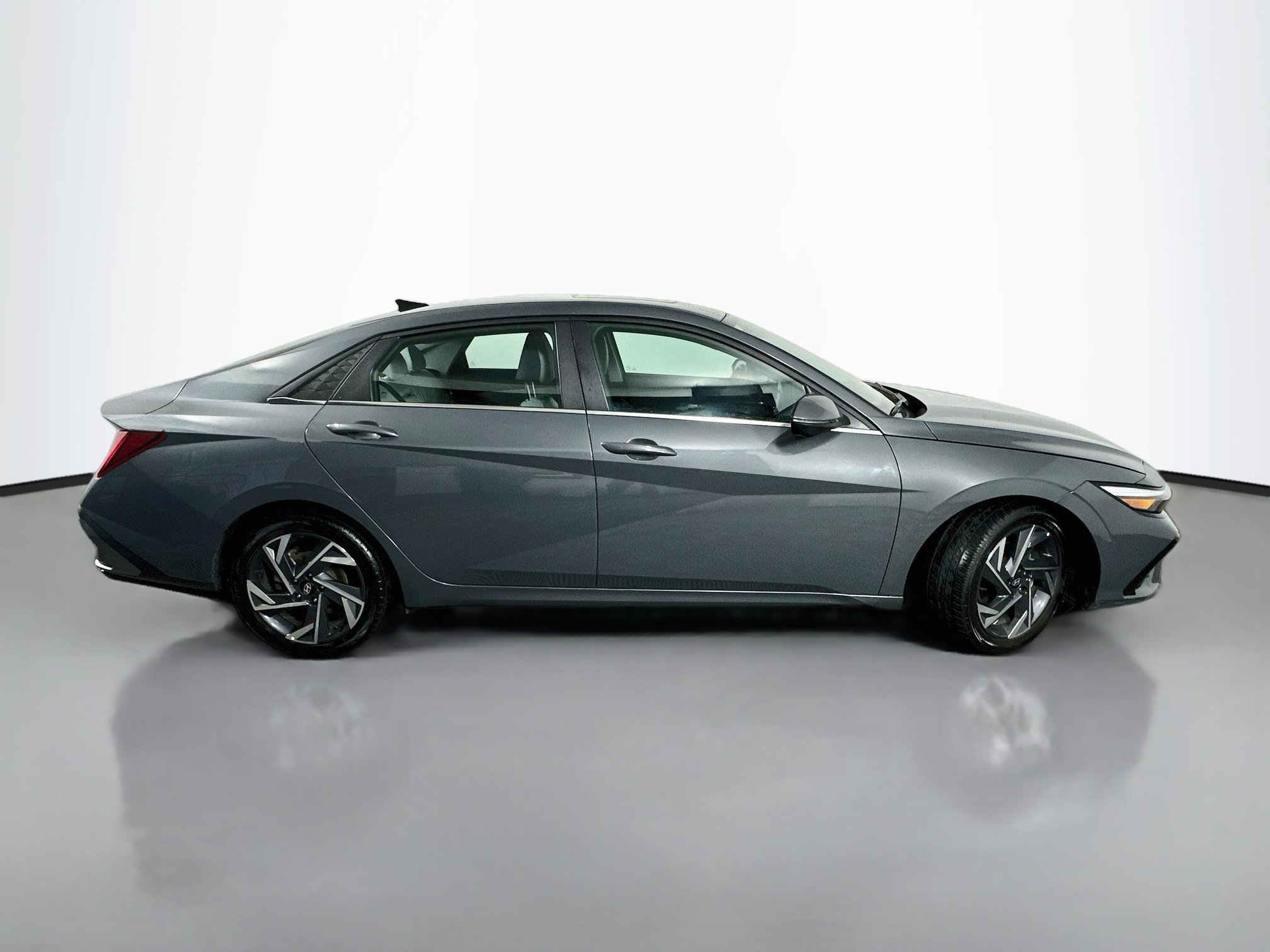 Certified 2024 Hyundai Elantra Limited FWD image 8