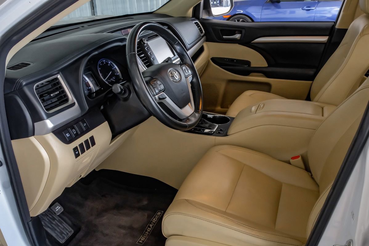 Used 2018 Toyota Highlander XLE FWD image 14