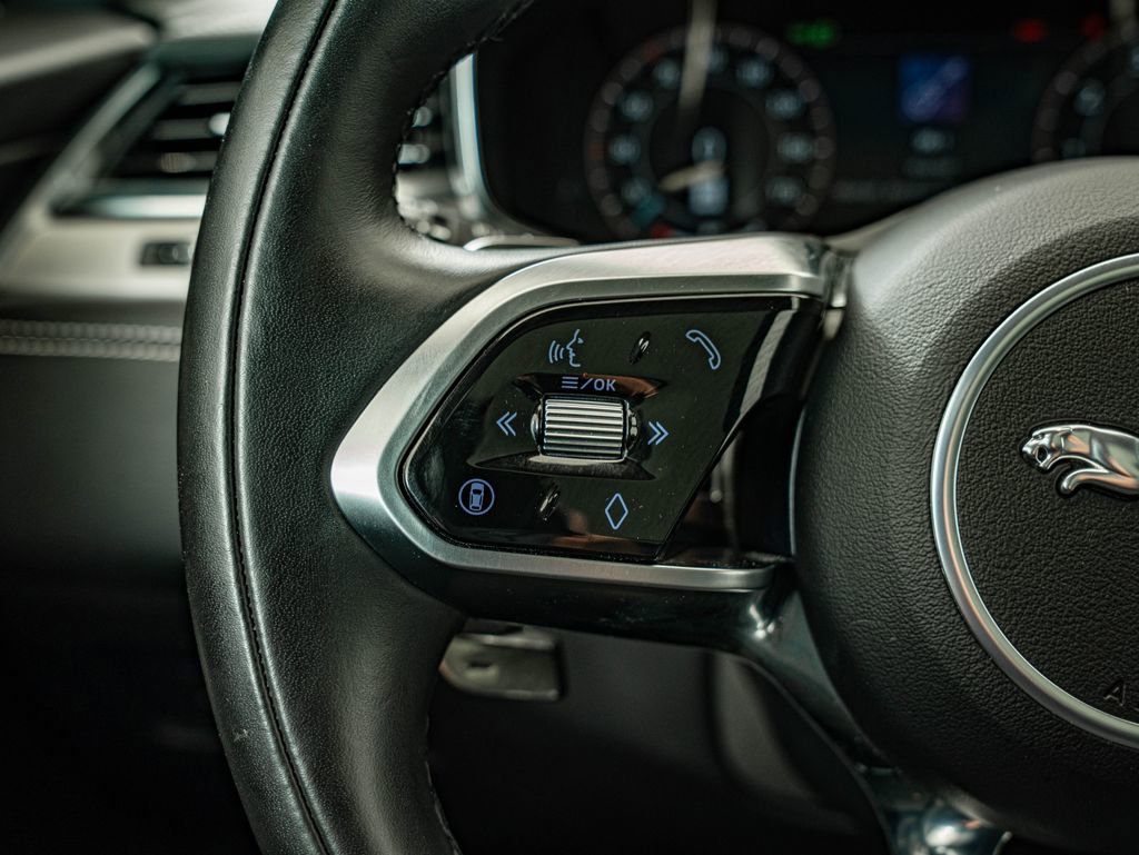 Certified 2025 Jaguar F-PACE R-Dynamic S AWD/4WD image 18