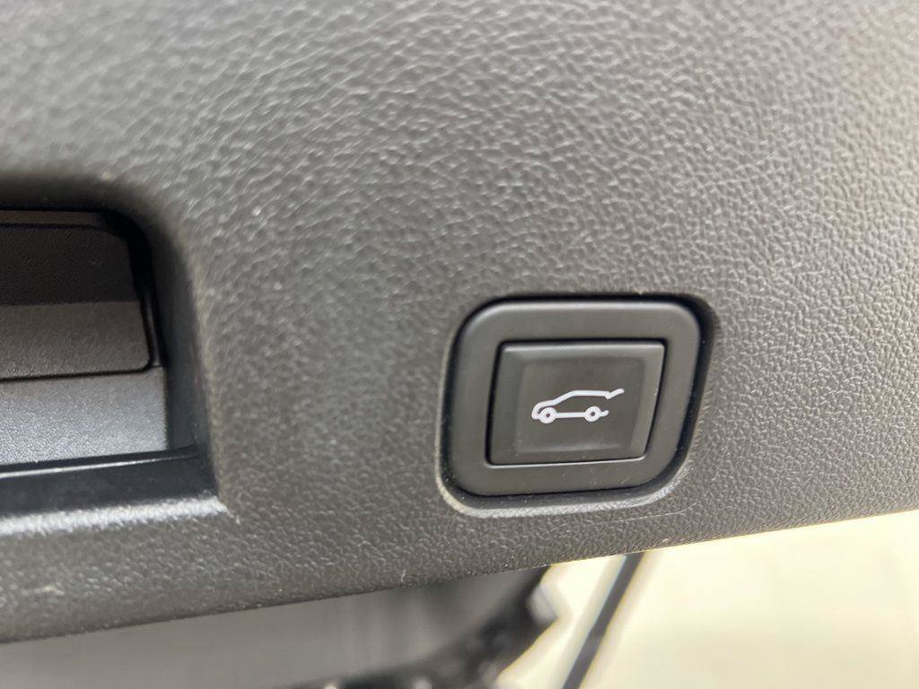 Used 2025 Chevrolet Traverse Z71 w/ Driver Confidence Package AWD/4WD image 24