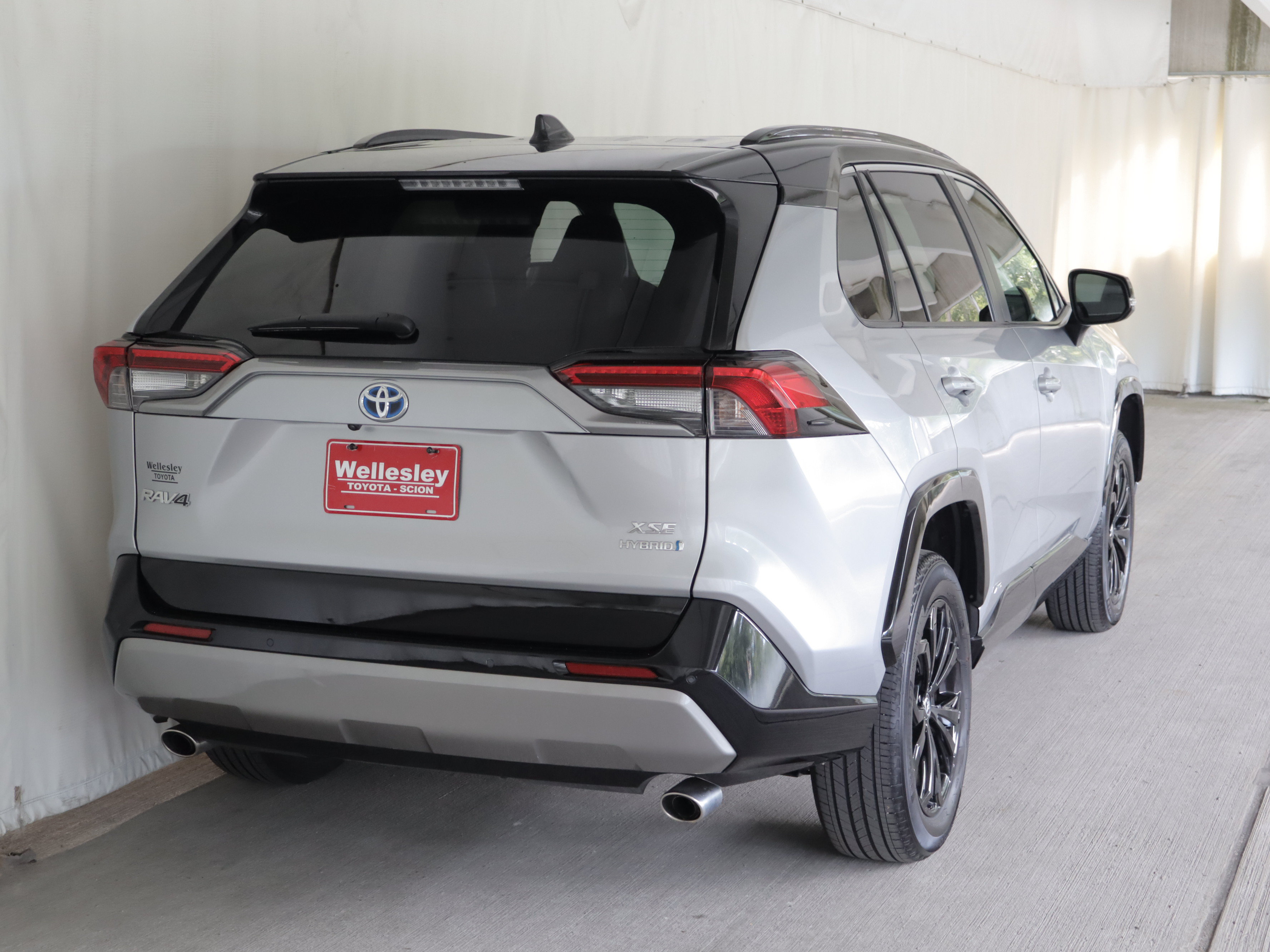 Used 2023 Toyota RAV4 XSE AWD/4WD image 7