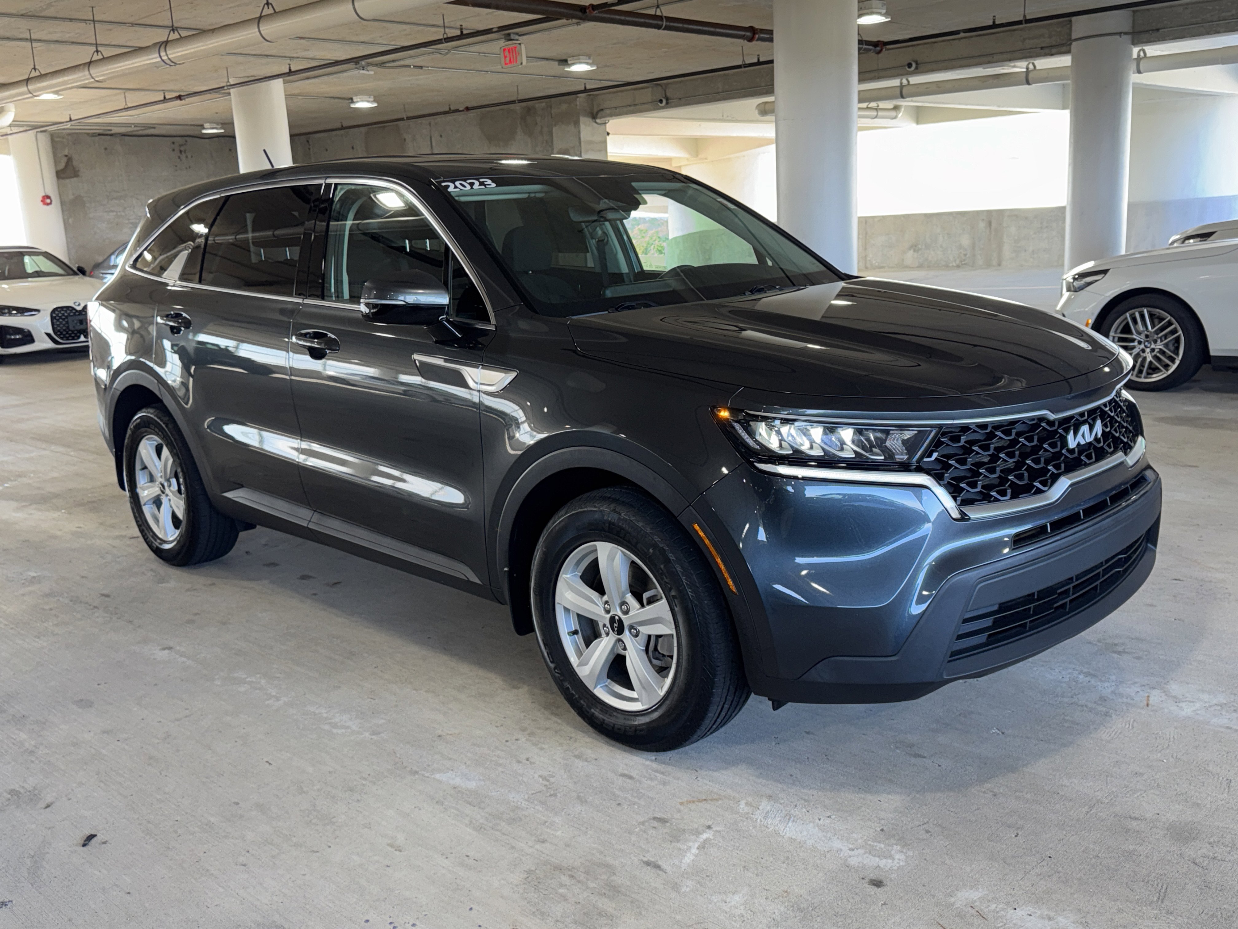 Used 2023 Kia Sorento LX image 2