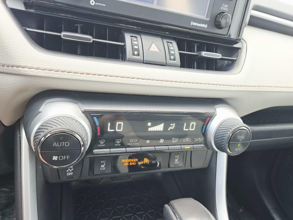 Used 2022 Toyota RAV4 XLE Premium AWD/4WD image 27