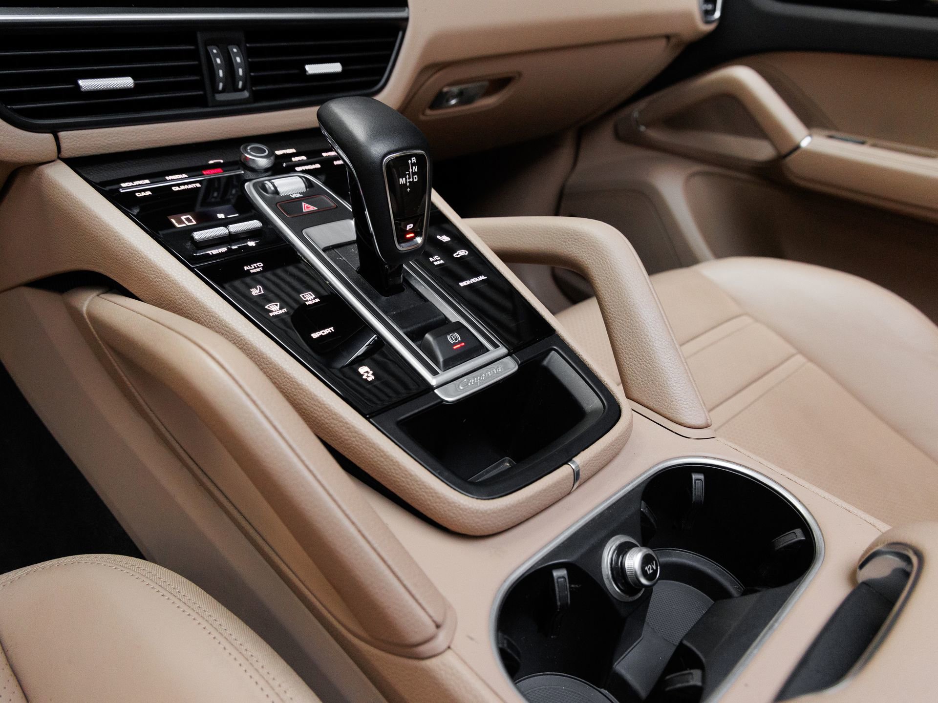 Certified 2023 Porsche Cayenne Platinum Edition AWD/4WD image 23