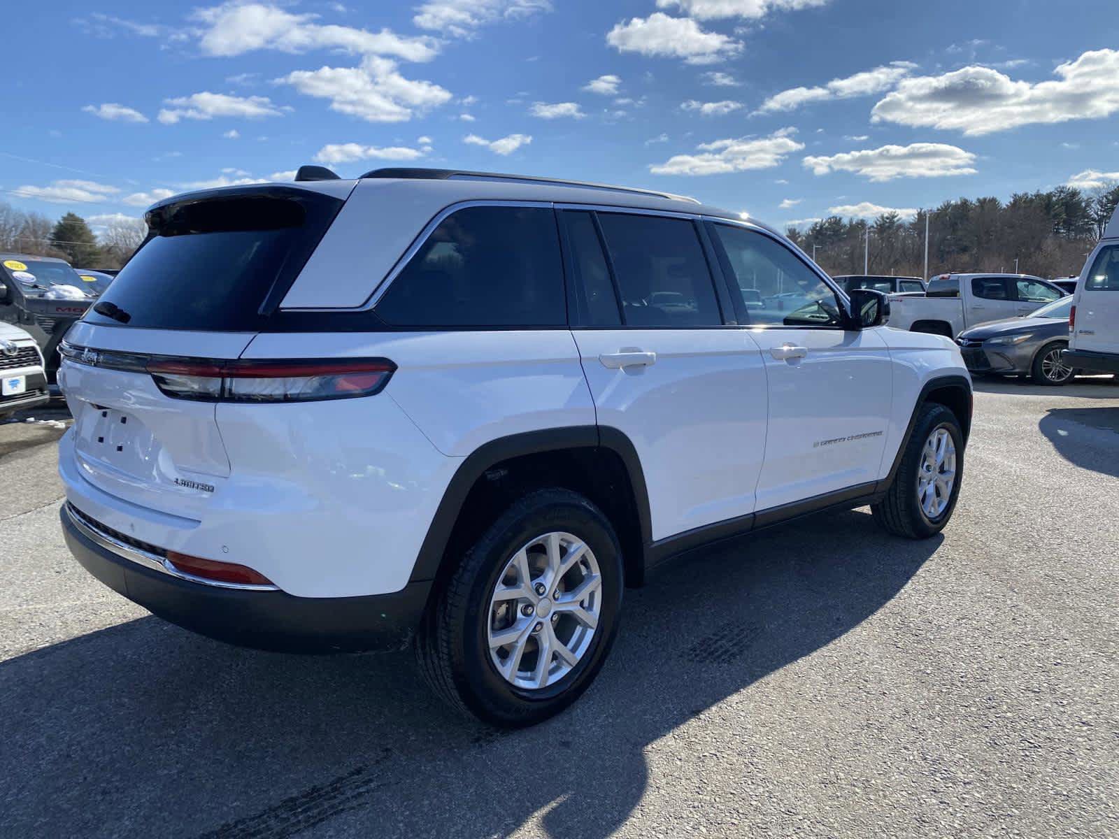 Certified 2023 Jeep Grand Cherokee Limited image 3