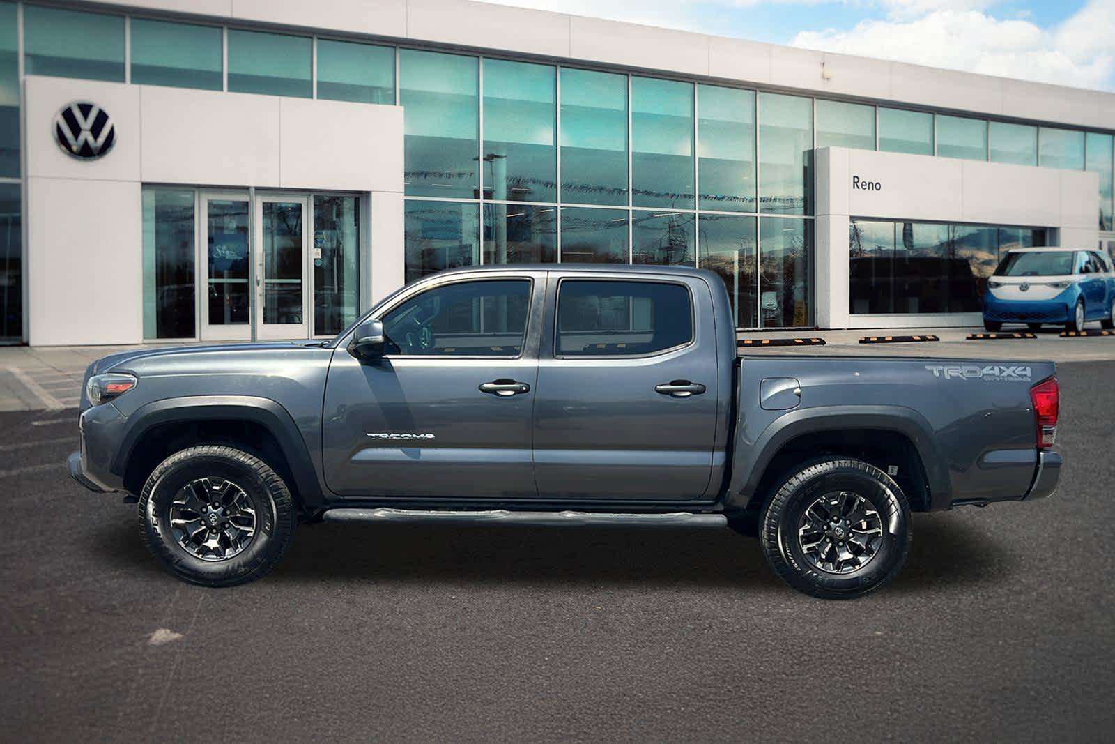 Used 2017 Toyota Tacoma TRD Off-Road w/ Premium & Technology Package AWD/4WD image 8
