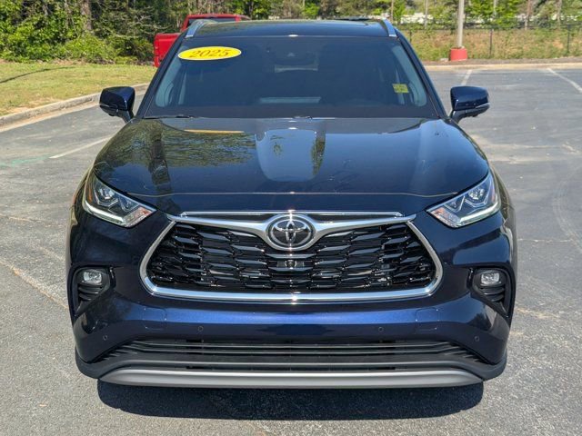 Used 2025 Toyota Highlander Platinum image 2