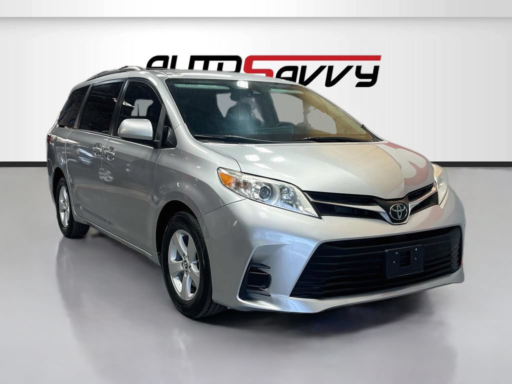 Used 2019 Toyota Sienna LE FWD image 1
