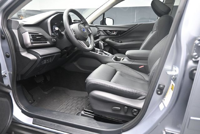 Used 2025 Subaru Outback Touring w/ Popular Package #2 AWD/4WD image 17