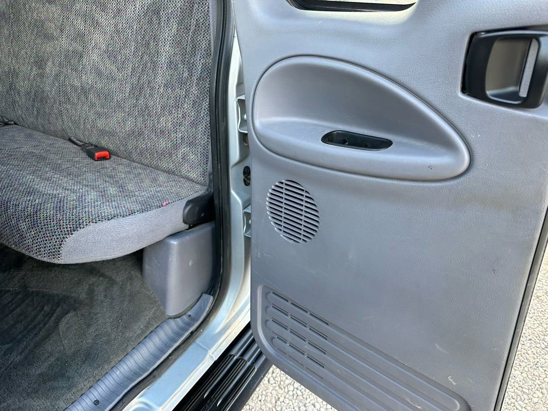 Used 1999 Dodge Ram 3500 Truck SLT image 26