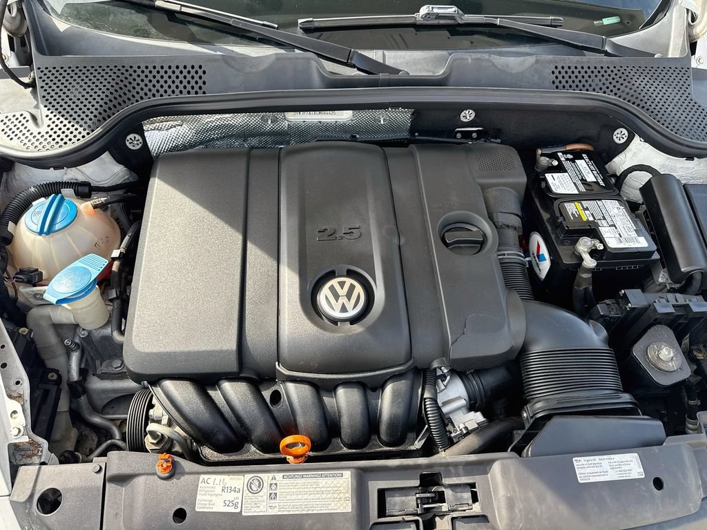 Used 2012 Volkswagen Beetle 2.5 FWD image 34