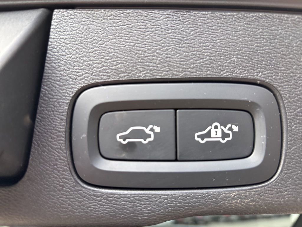 Certified 2023 Volvo XC60 B5 Plus w/ Climate Package image 43