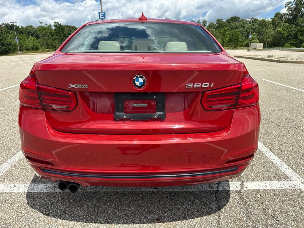 Used 2016 BMW 328i xDrive Sedan AWD/4WD image 3