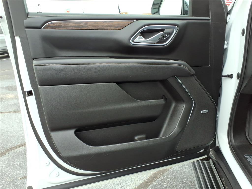 Used 2023 Chevrolet Suburban Premier image 5