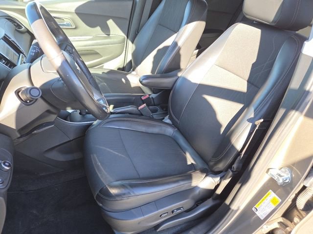 Used 2022 Chevrolet Trax LT w/ LT Convenience Package image 27