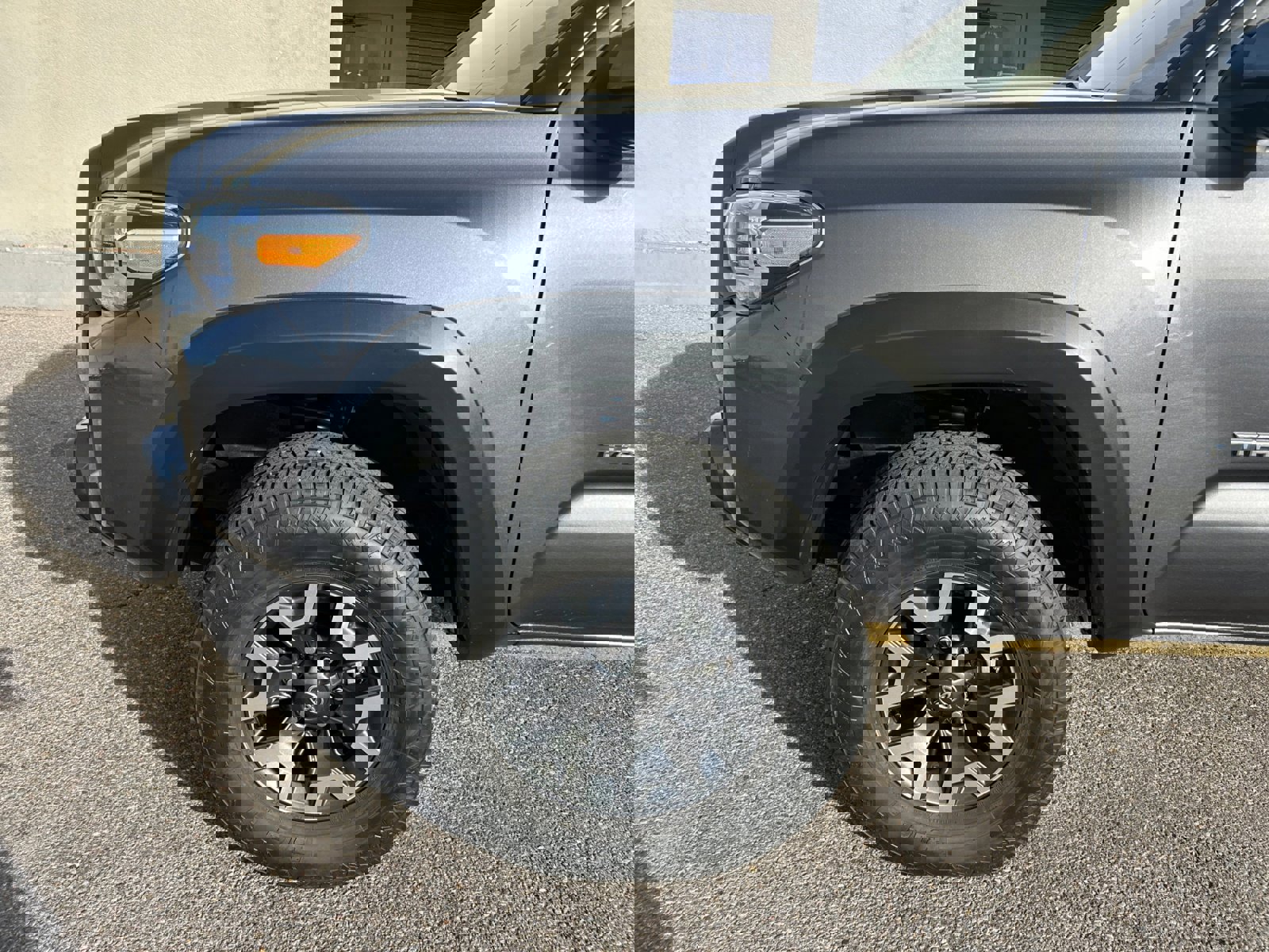 Used 2022 Toyota Tacoma TRD Off-Road w/ Technology Package image 11